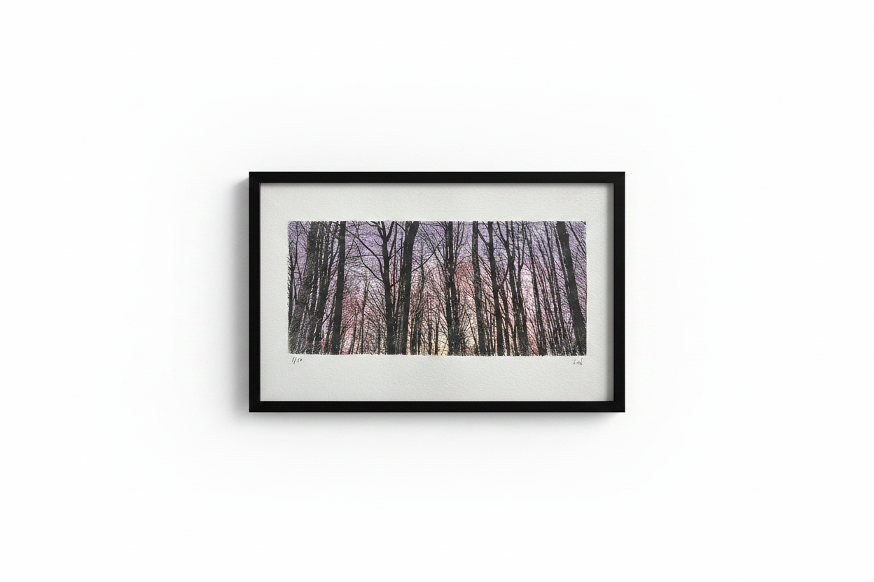 Winteravond in Nukerke, acrylgravure in zwarte lijst op witte achtergrond